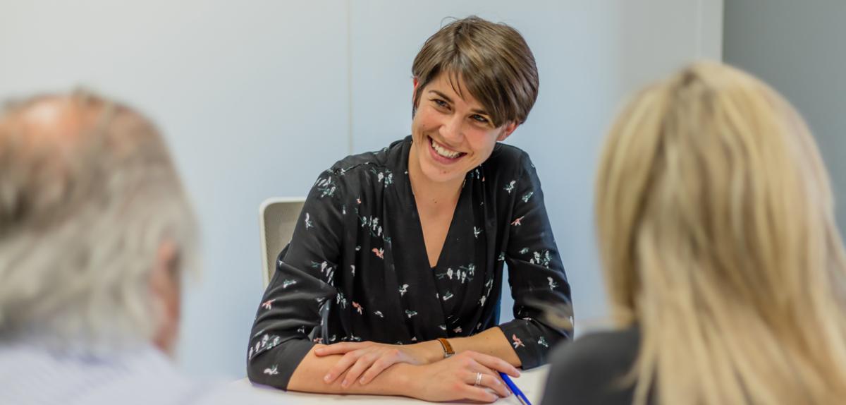 Conseillère Les Chalets Accession en entretien personnalisé pour l'accompagnement d'un achat immobilier à Toulouse